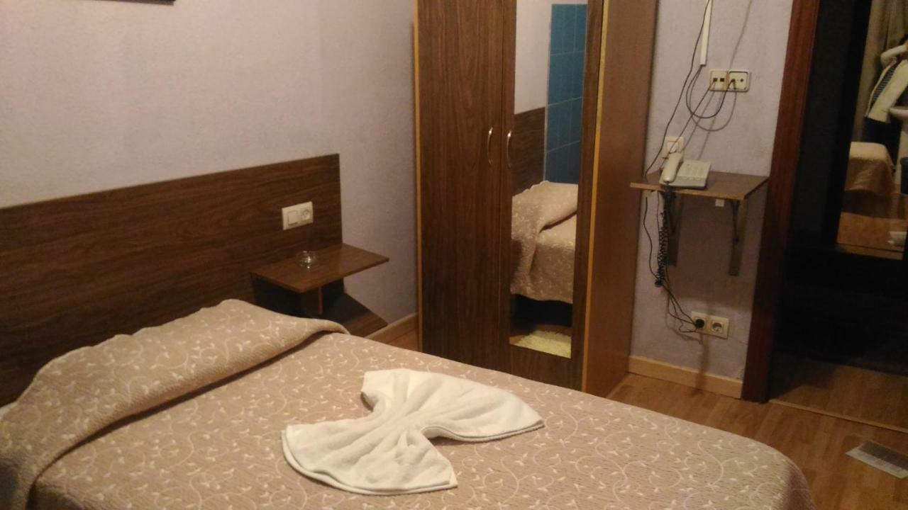 Отель Hostal Goias Овьедо Экстерьер фото
