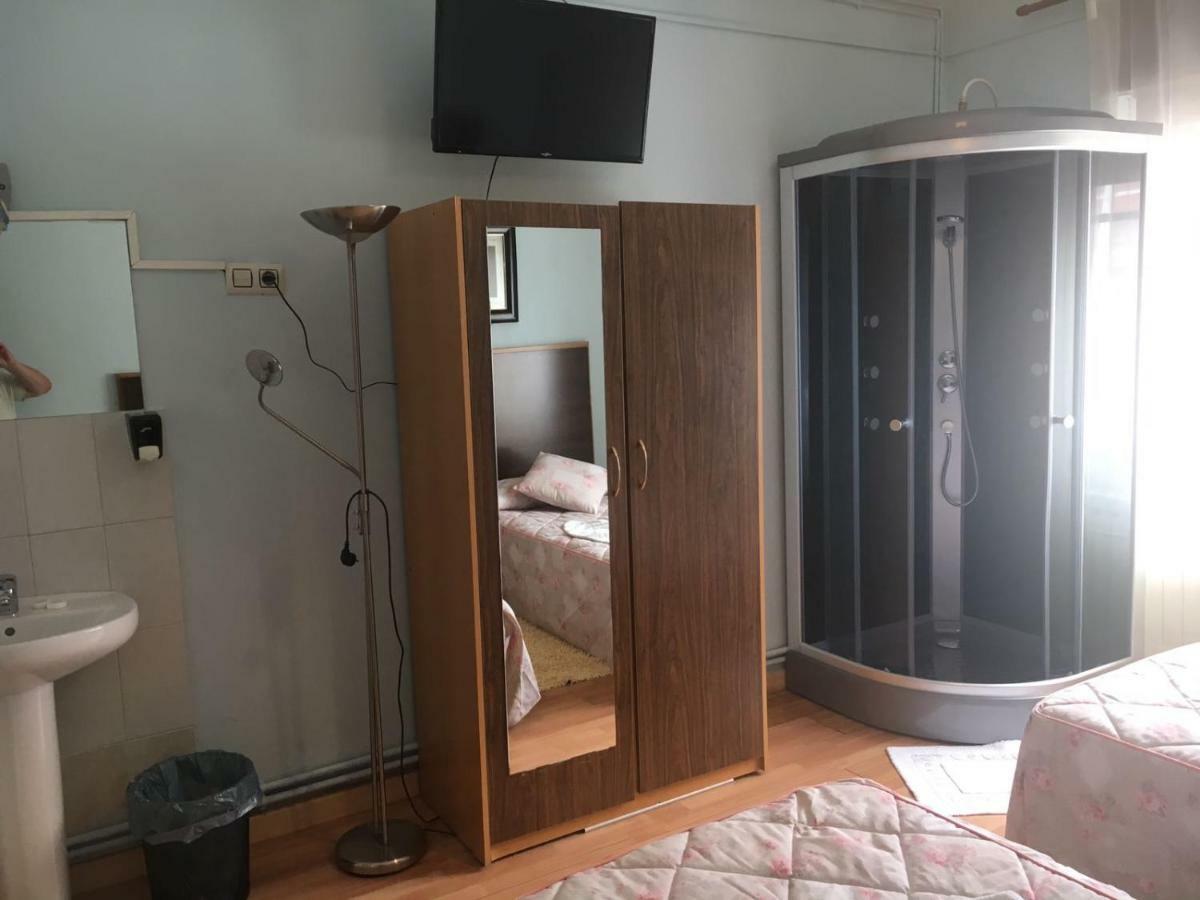 Отель Hostal Goias Овьедо Экстерьер фото