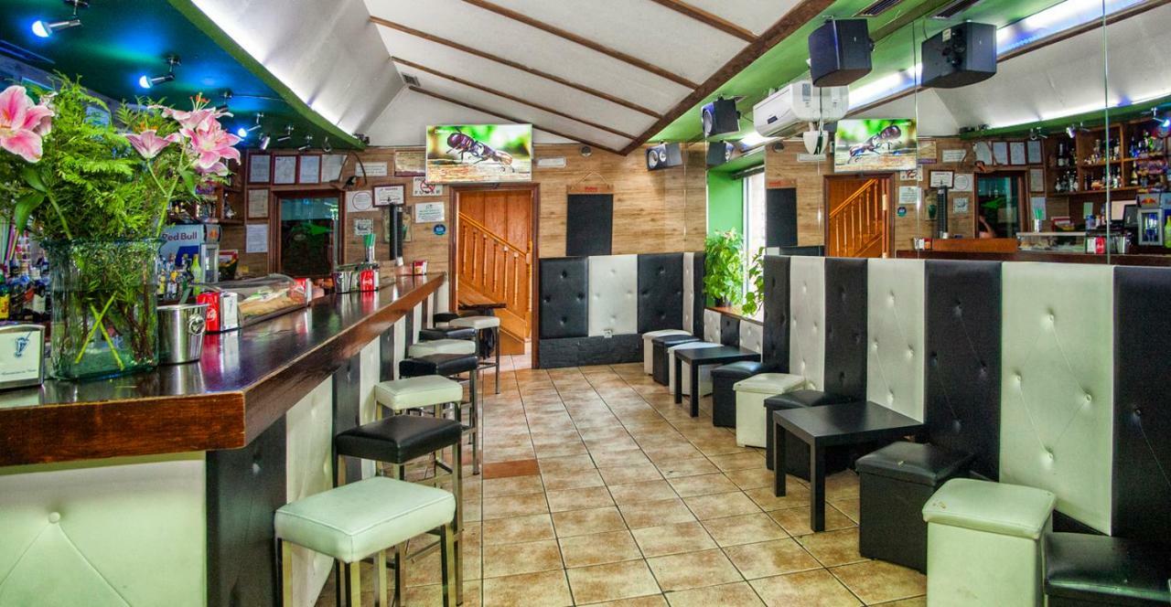 Отель Hostal Goias Овьедо Экстерьер фото