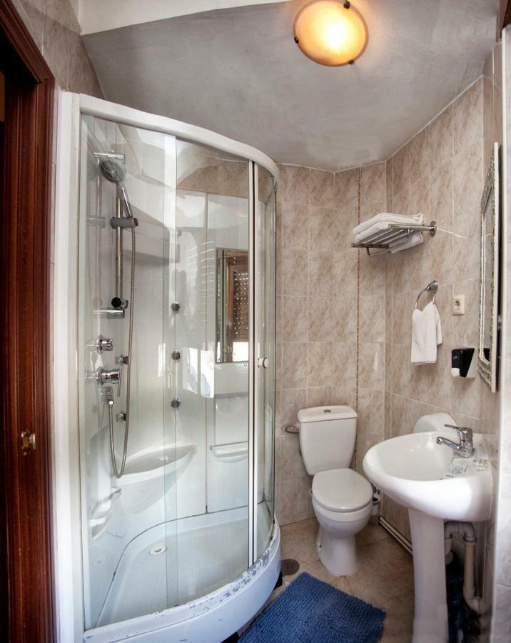 Отель Hostal Goias Овьедо Экстерьер фото