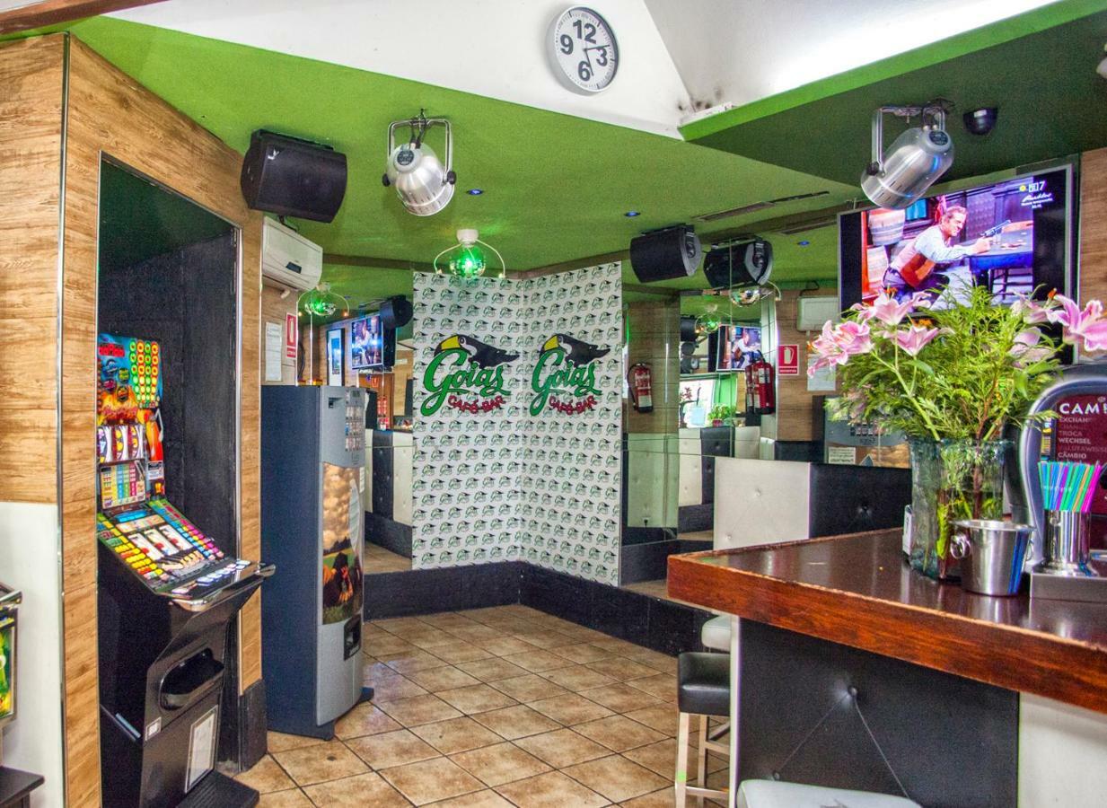 Отель Hostal Goias Овьедо Экстерьер фото