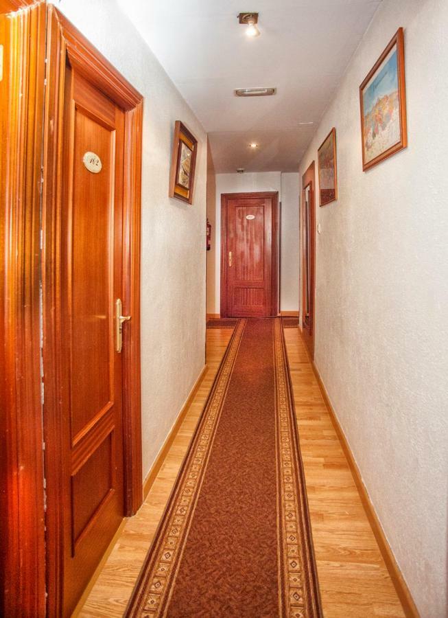 Отель Hostal Goias Овьедо Экстерьер фото