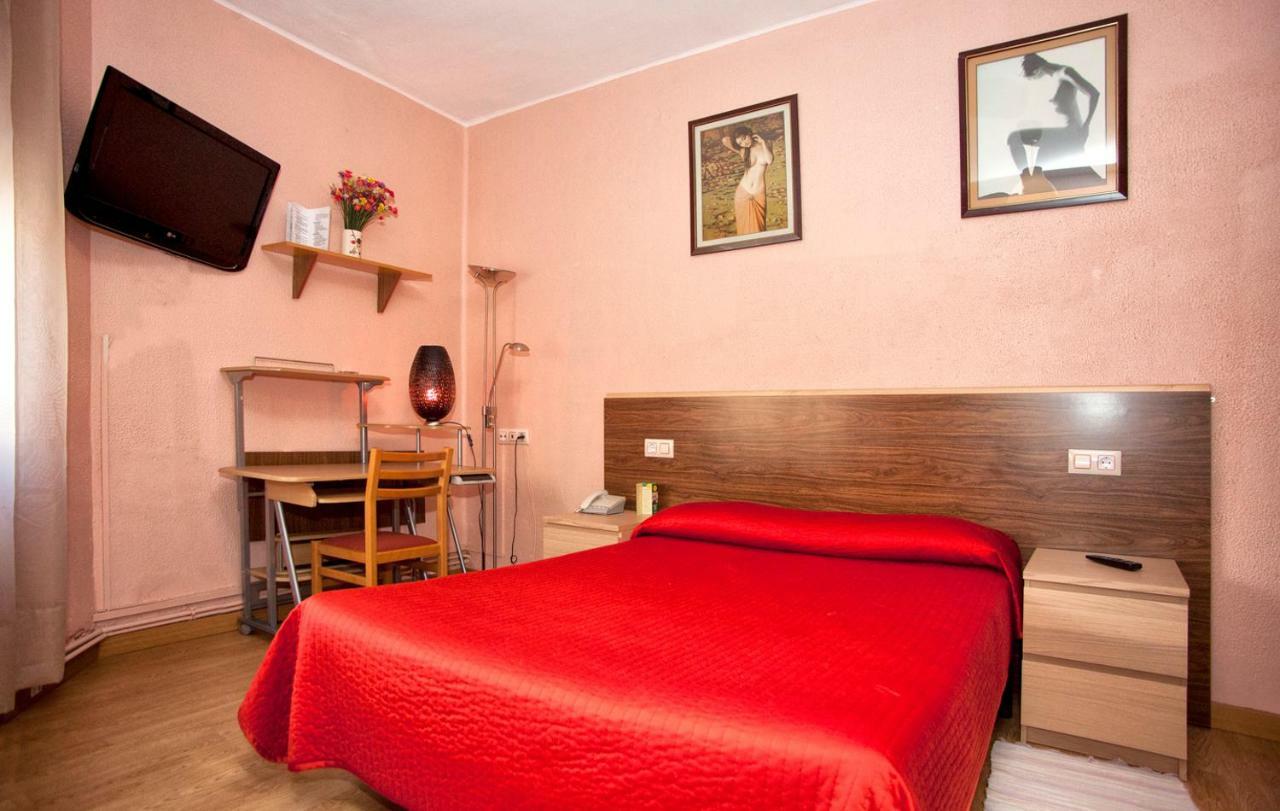 Отель Hostal Goias Овьедо Экстерьер фото