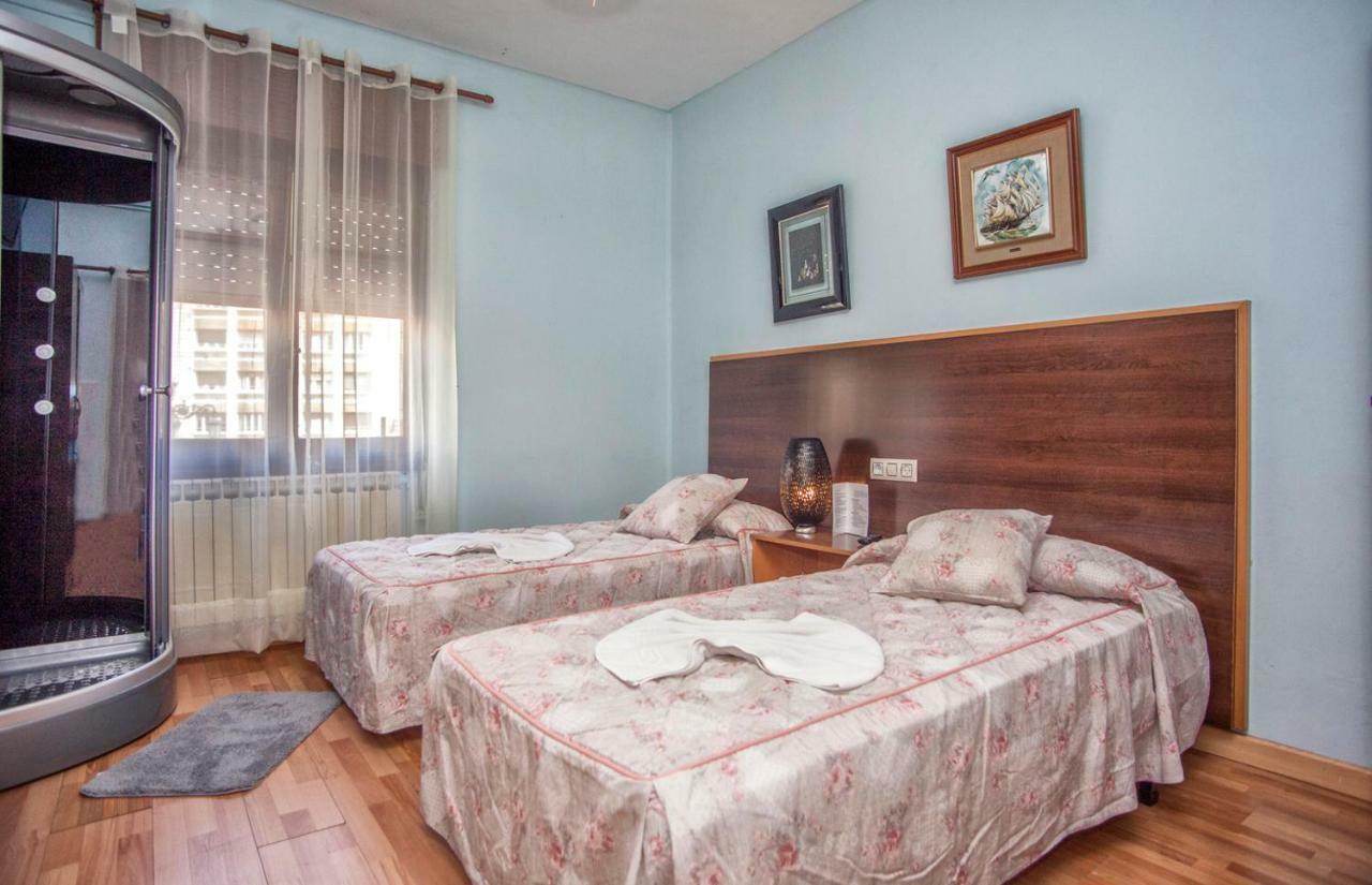 Отель Hostal Goias Овьедо Экстерьер фото