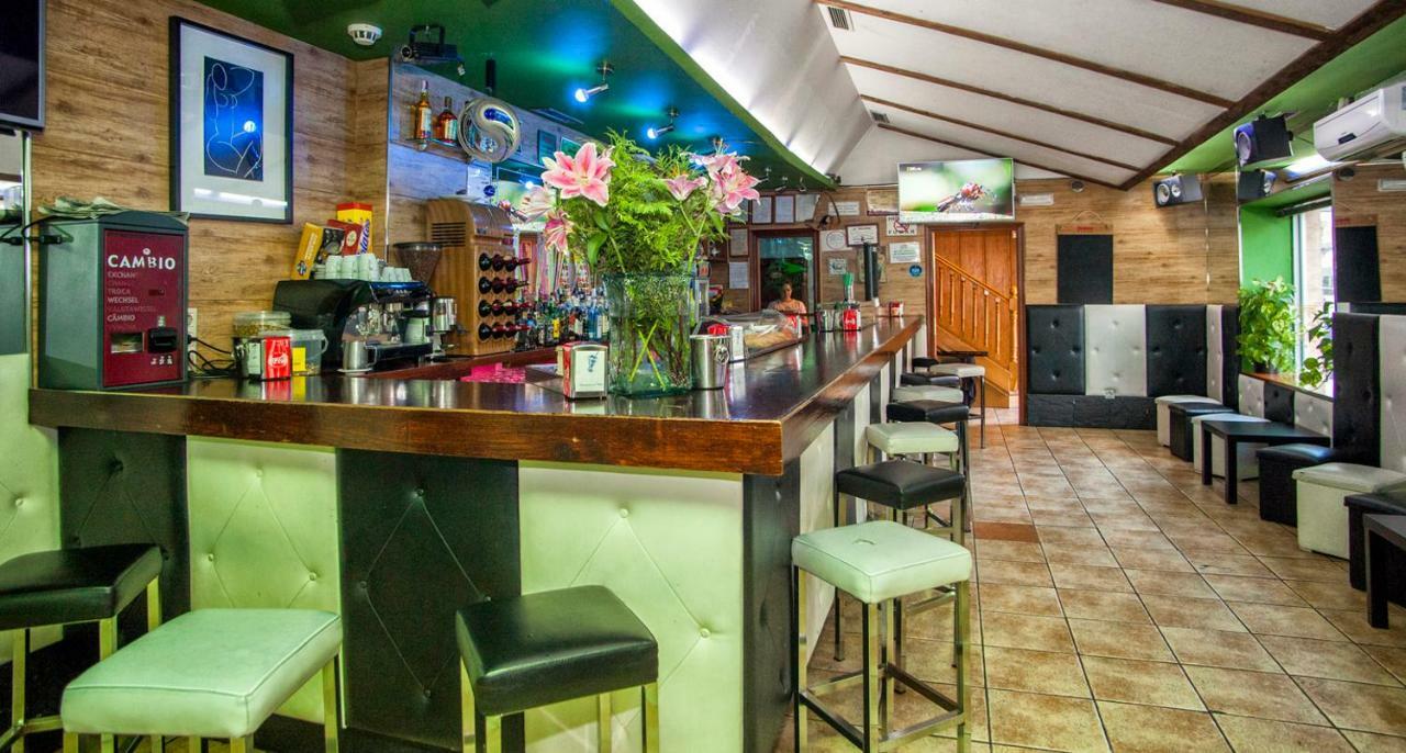 Отель Hostal Goias Овьедо Экстерьер фото