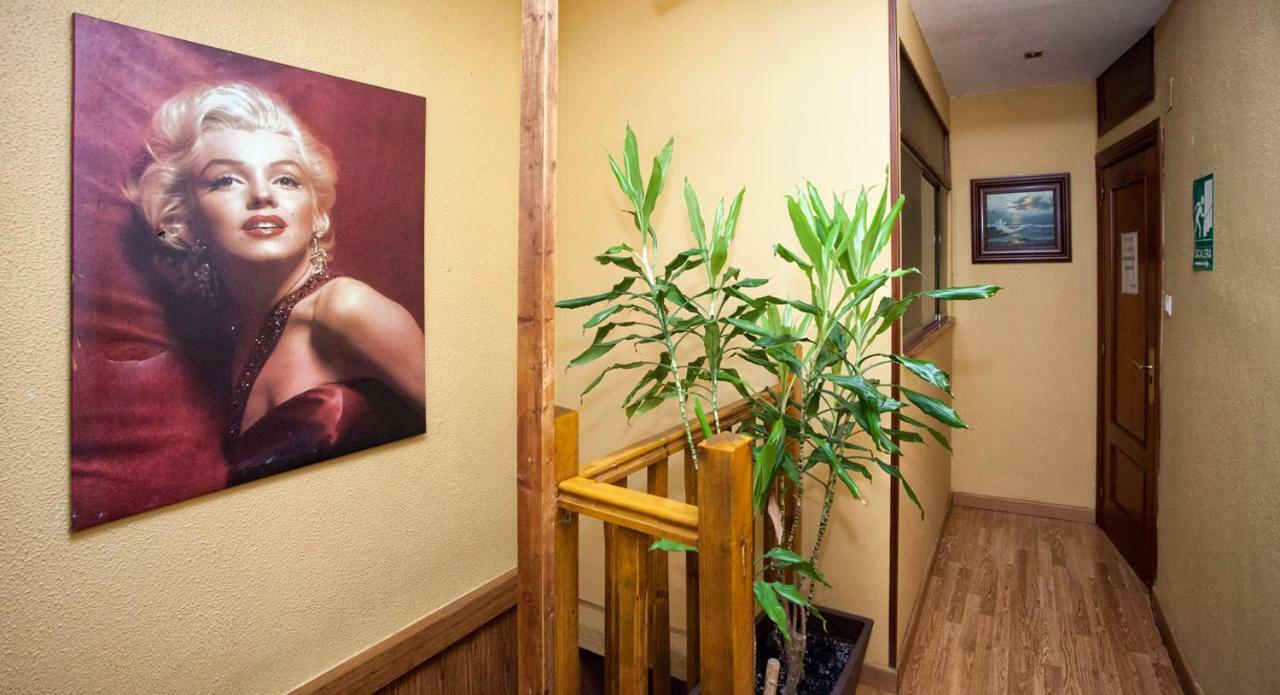 Отель Hostal Goias Овьедо Экстерьер фото